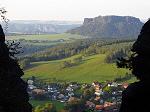 Blick durchs Nadelöhr zum Lilienstein