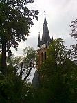 Vorbei an der Weinböhlaer Kirche zum Haltepunkt