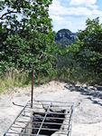 Blick von der Zisterne zum Teichstein