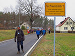 Wir lassen das Dorf hinter uns