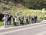 Warten auf den Bus in Krippen